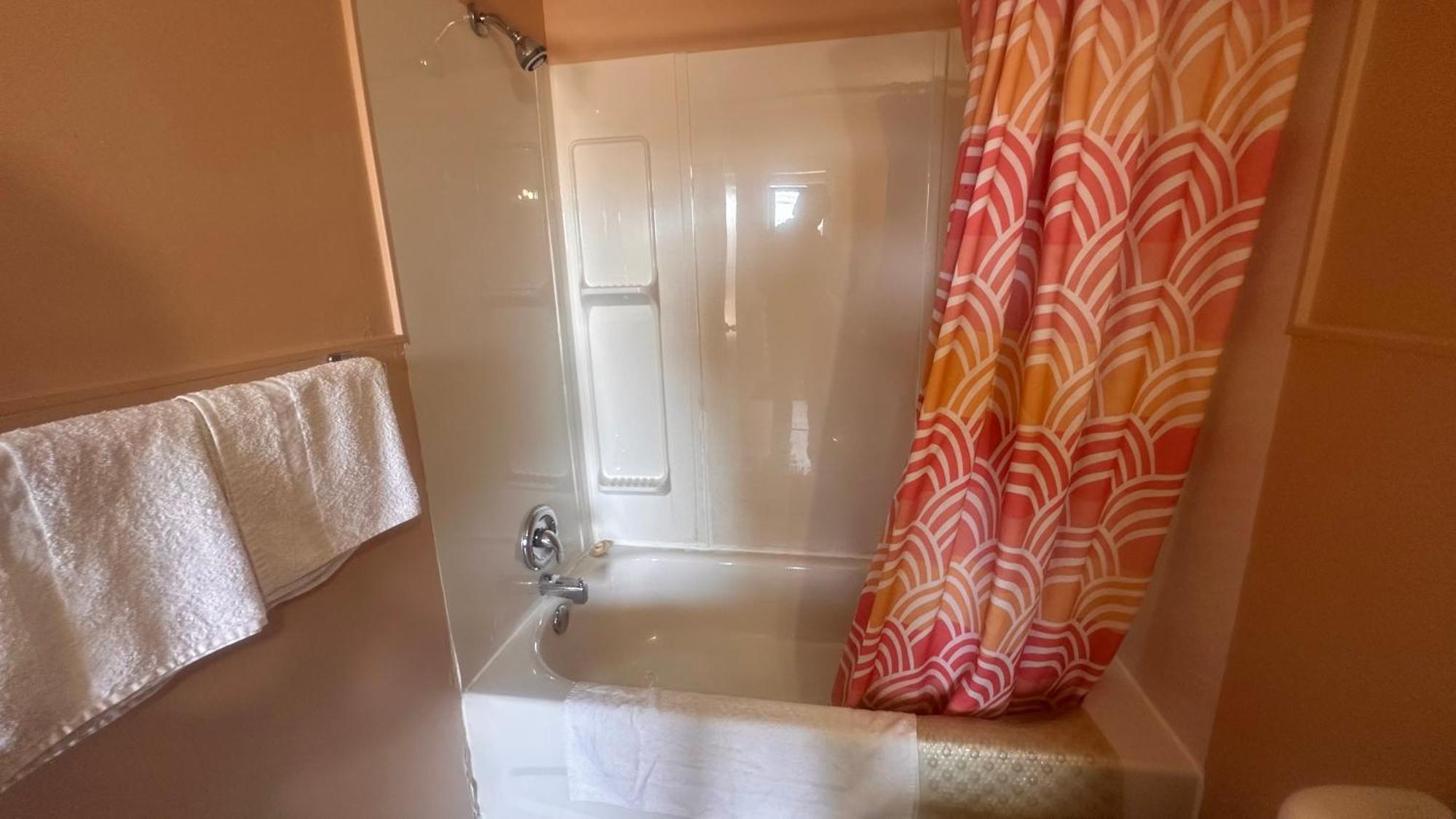 Chatham-Kent Colonial Motel المظهر الخارجي الصورة