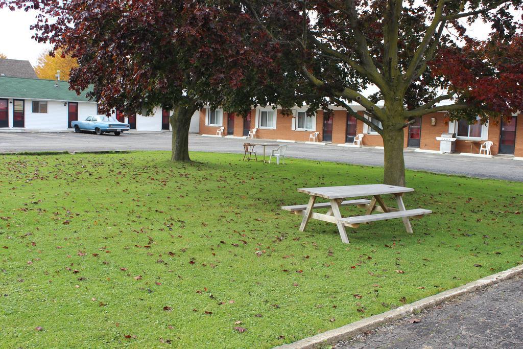 Chatham-Kent Colonial Motel المظهر الخارجي الصورة